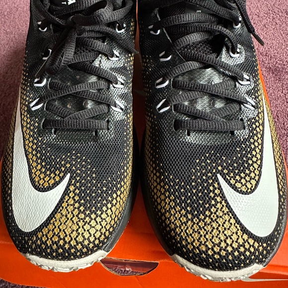 Men’s Nike Air Max Infuriate Low; Black White & Gold; size 8 - Picture 4 of 11
